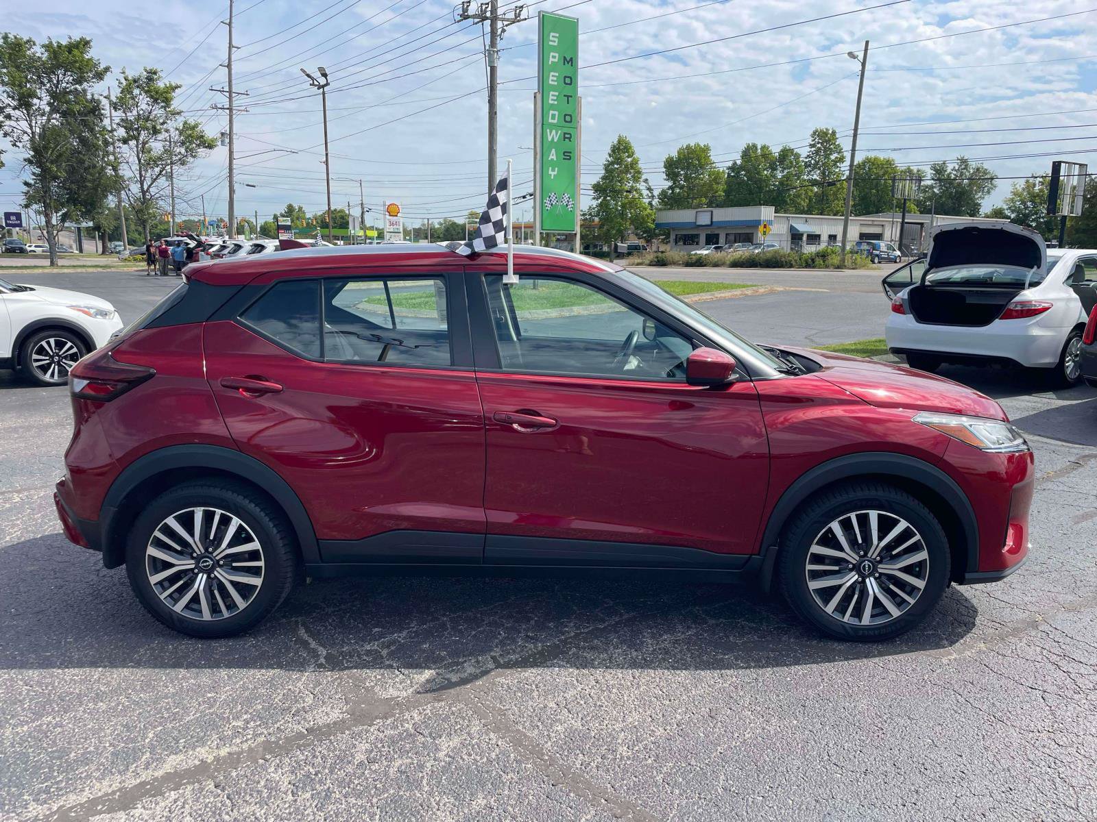 Used 2023 Nissan Kicks SV w/ Interior Electronics Package FWD image 9