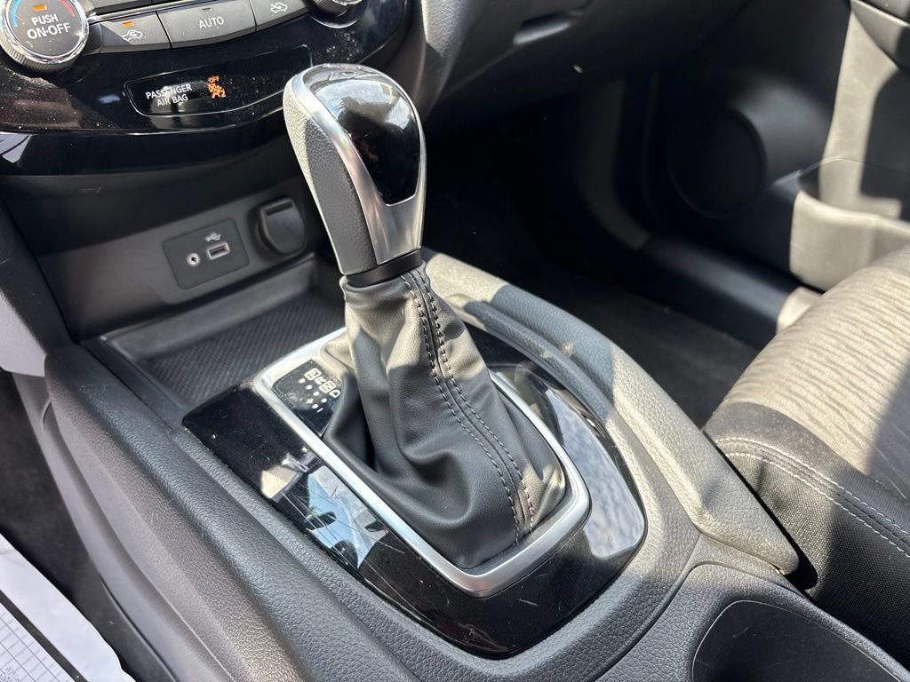 Used 2020 Nissan Rogue SV AWD/4WD image 17