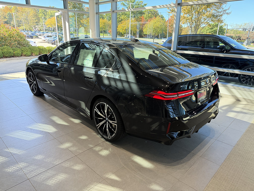 New 2027 BMW 530i xDrive w/ M Sport Package AWD/4WD image 4