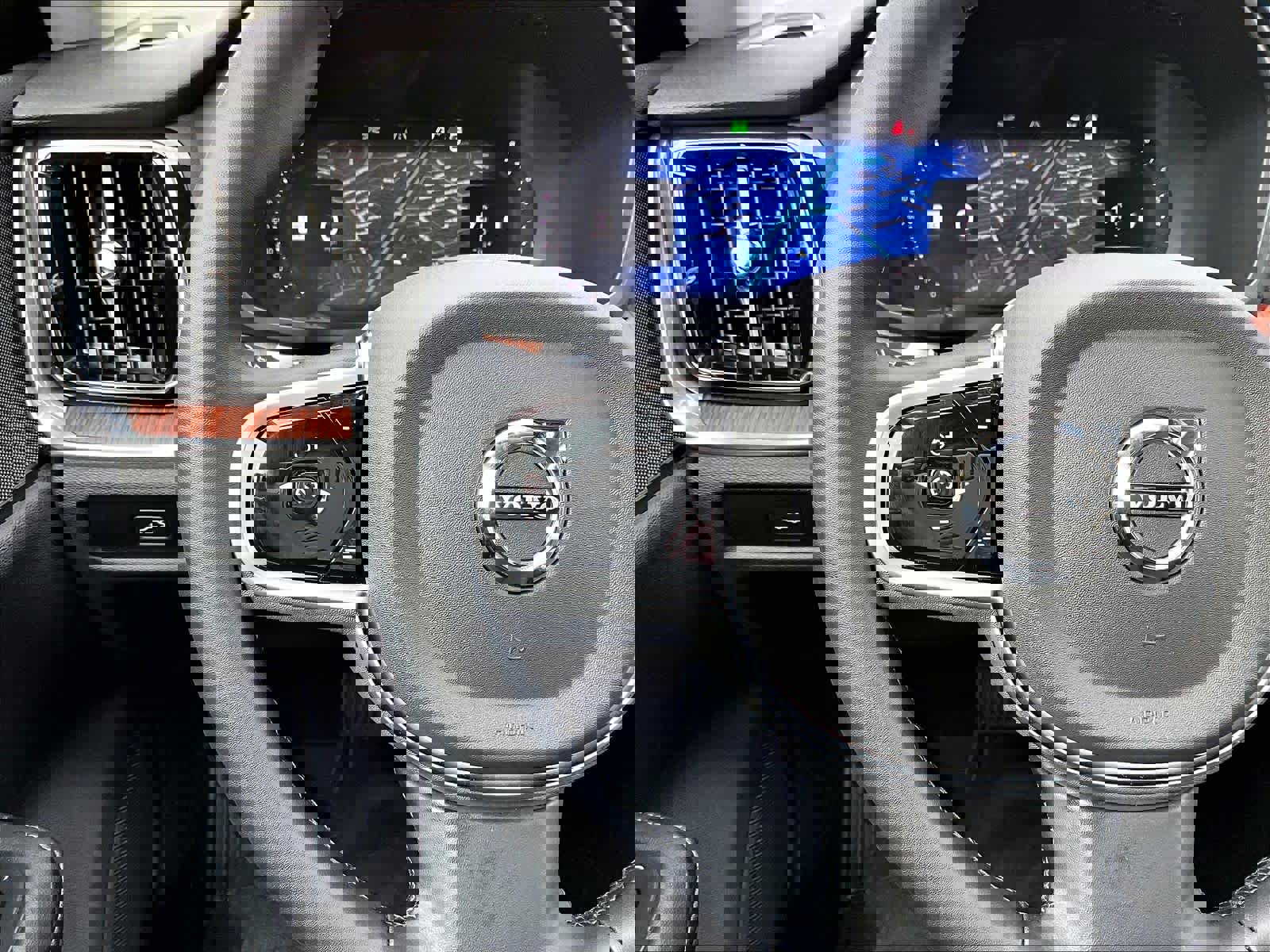 Used 2025 Volvo V60 B5 Cross Country Plus image 21