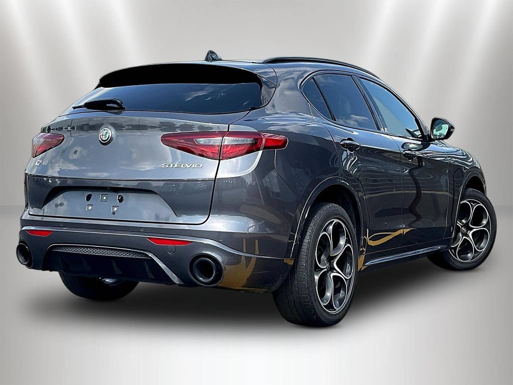 Used 2022 Alfa Romeo Stelvio Veloce AWD/4WD image 6