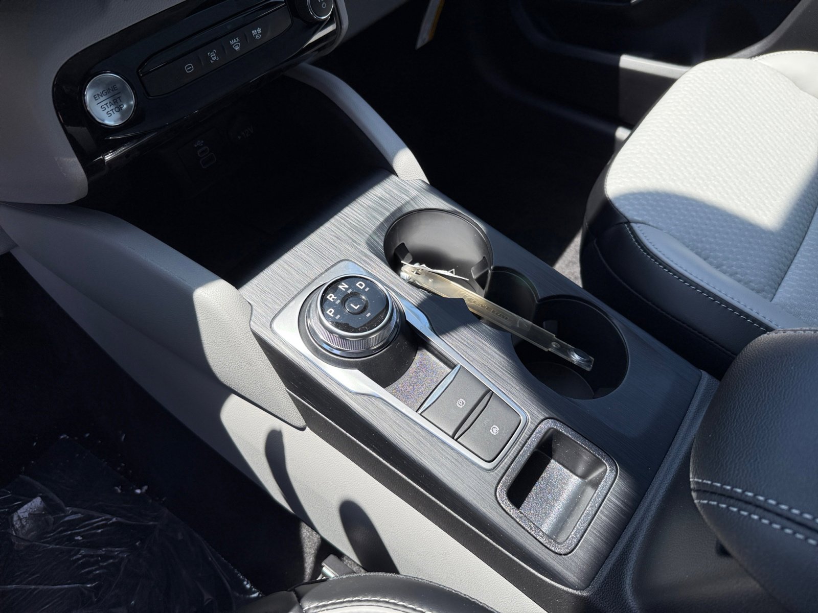 New 2025 Ford Escape SE image 13