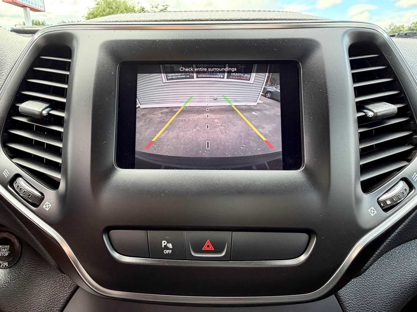 Used 2019 Jeep Cherokee Latitude Plus AWD/4WD image 37