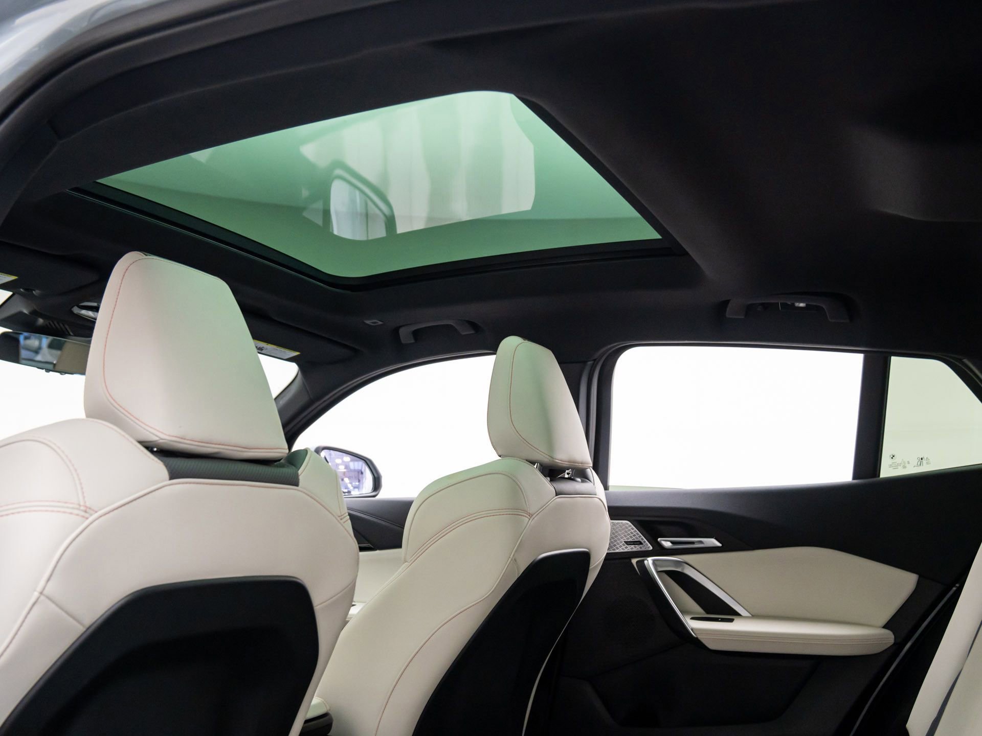 Used 2025 BMW X2 xDrive28i w/ Premium Package image 17