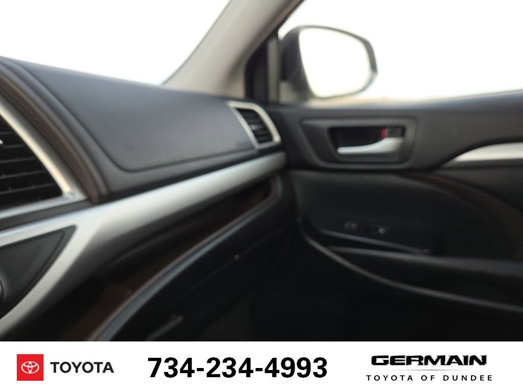 Used 2017 Toyota Highlander XLE w/ Protection Package #3 AWD/4WD image 30