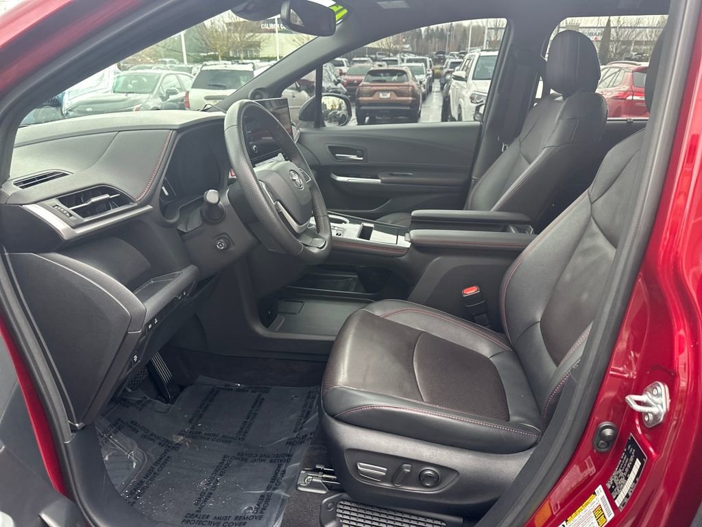 Used 2025 Toyota Sienna XSE w/ XSE Premium Package image 12