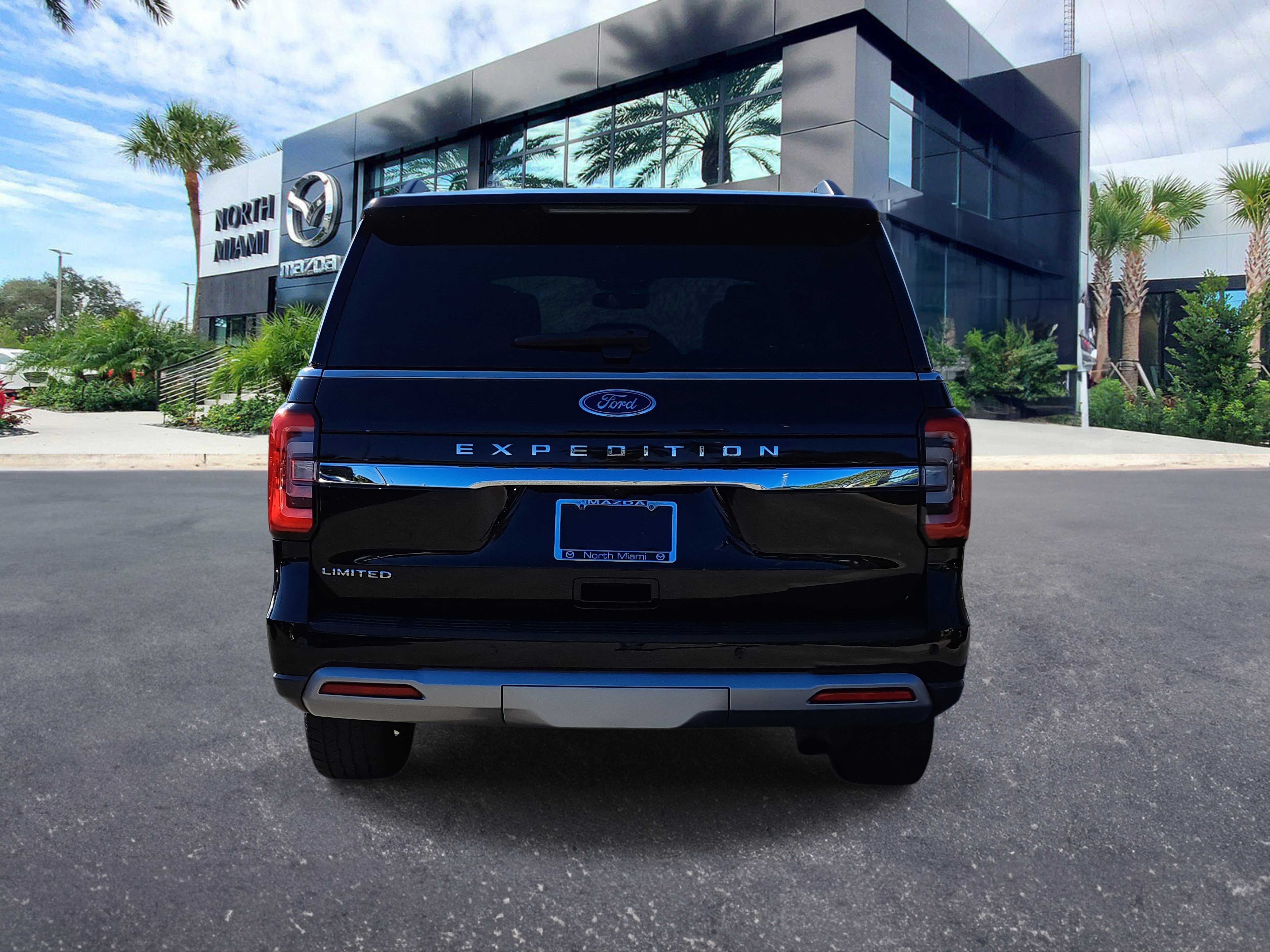 Used 2023 Ford Expedition Limited image 4