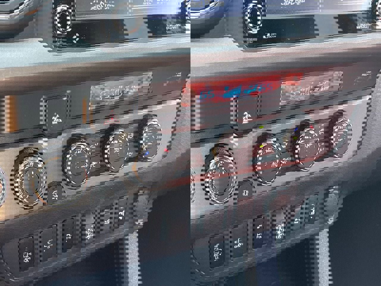 Used 2023 Toyota Tacoma TRD Off-Road w/ Technology Package image 7