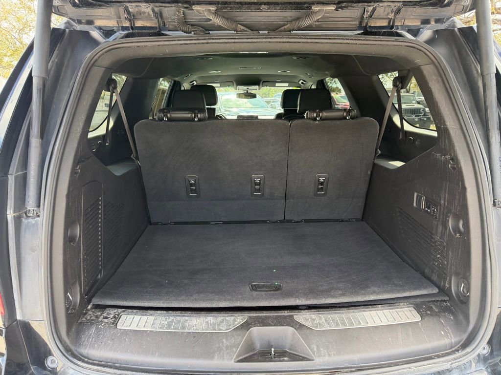 Used 2021 Chevrolet Suburban RST w/ Luxury Package image 39