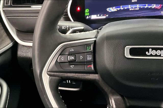 Used 2023 Jeep Grand Cherokee Limited w/ Luxury Tech Group II image 11