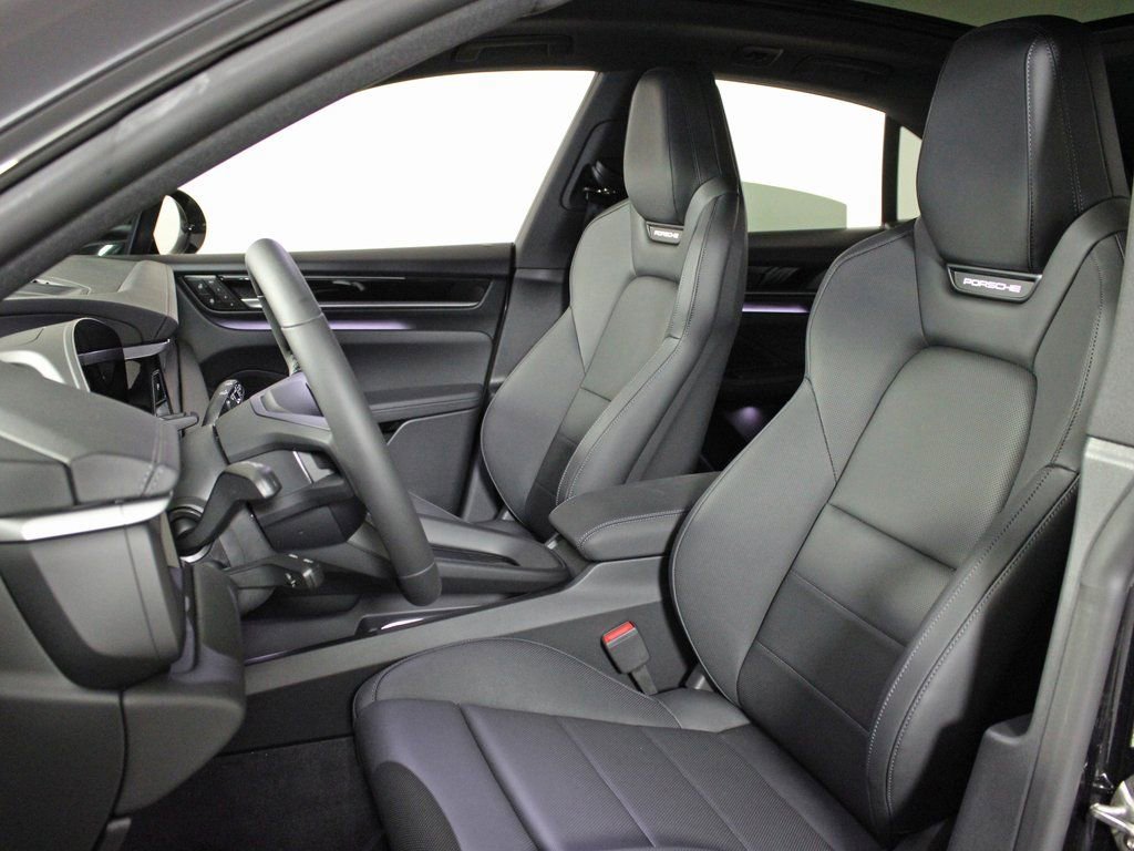 Certified 2025 Porsche Macan 4 Electric image 5