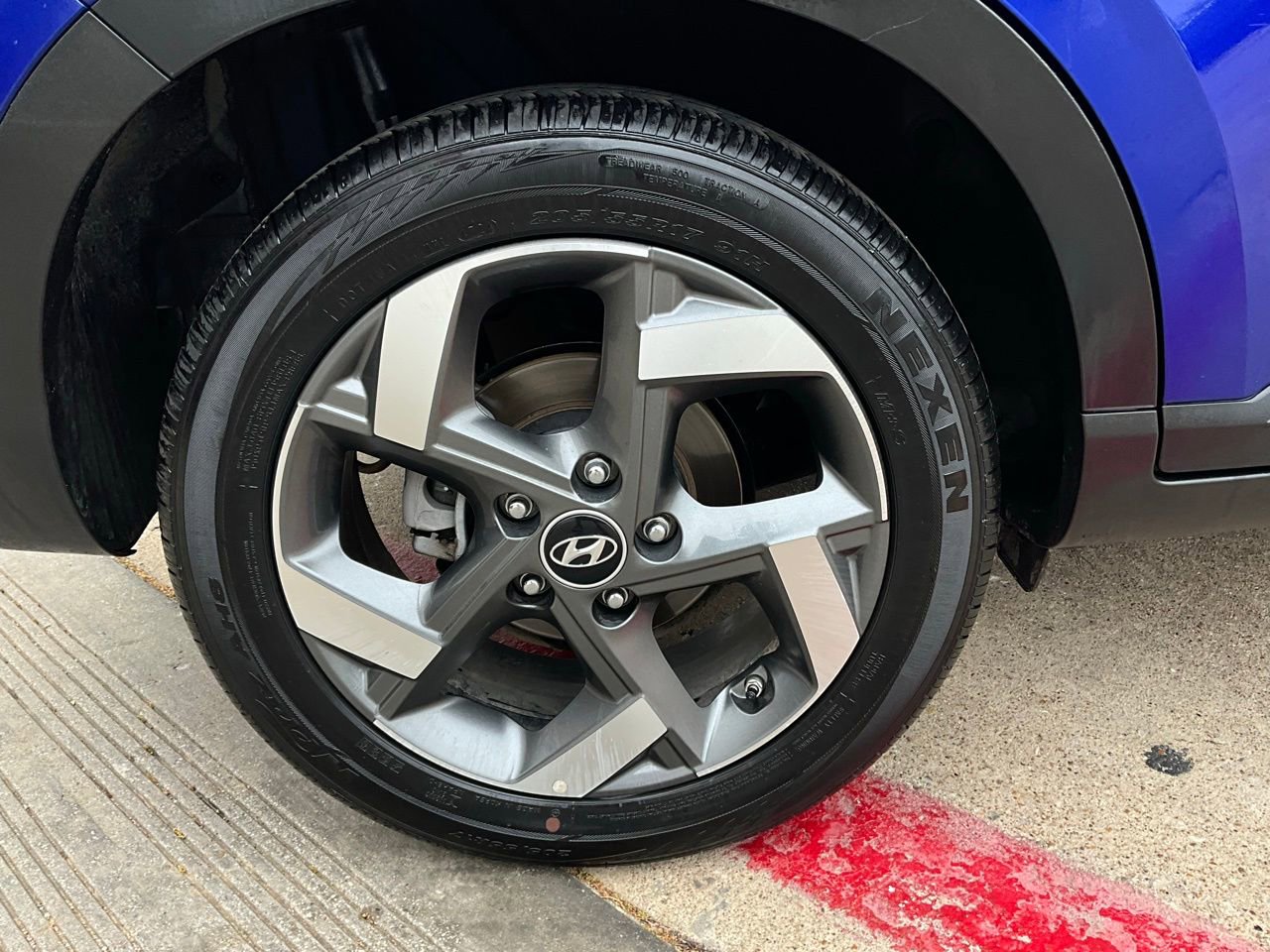 Used 2025 Hyundai Venue SEL image 9