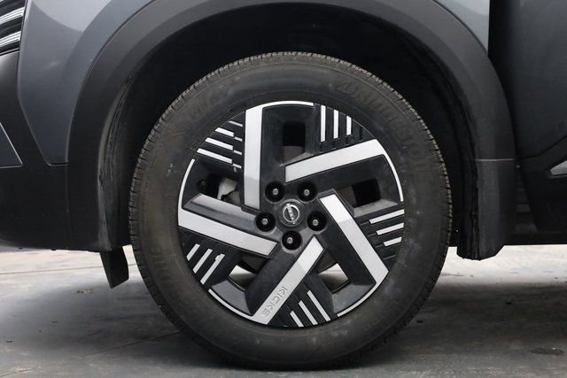 Certified 2025 Nissan Kicks SV image 8