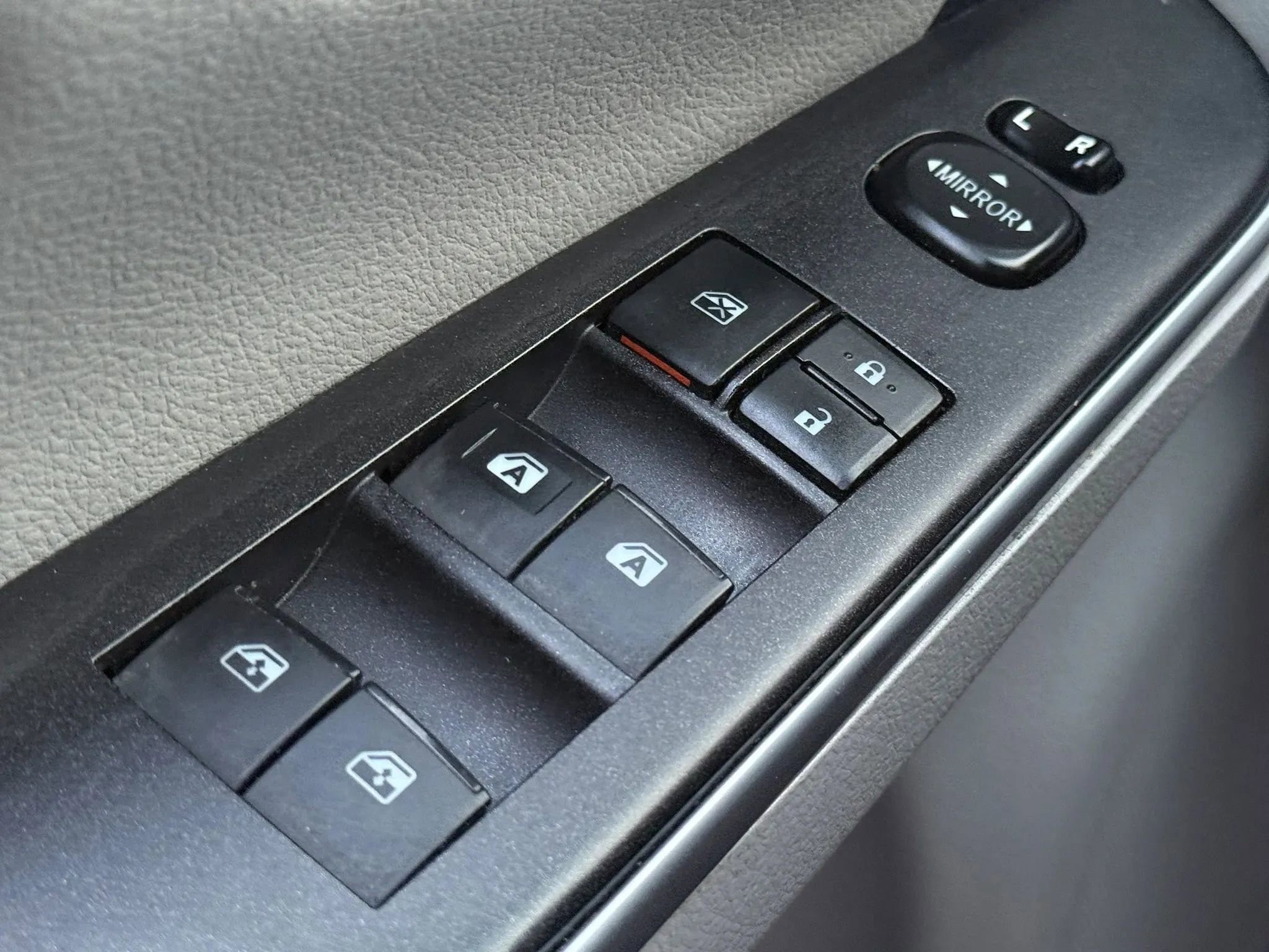 Used 2015 Toyota Camry LE image 23