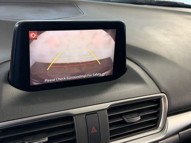 Used 2018 MAZDA MAZDA3 Touring FWD image 19