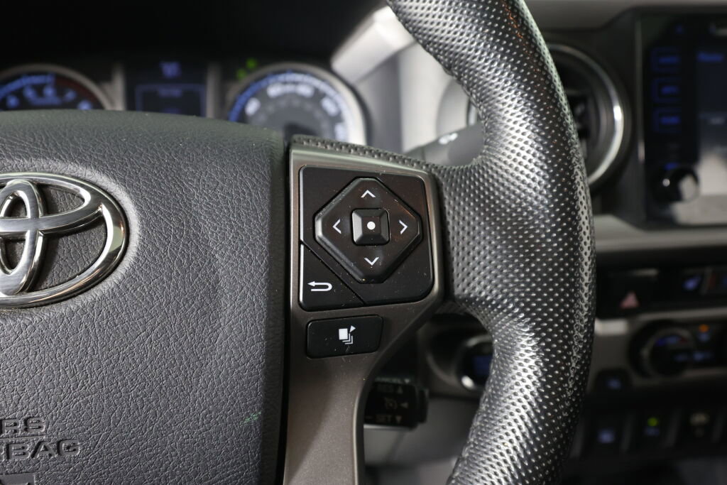 Used 2016 Toyota Tacoma Limited w/ Towing Package RWD image 34