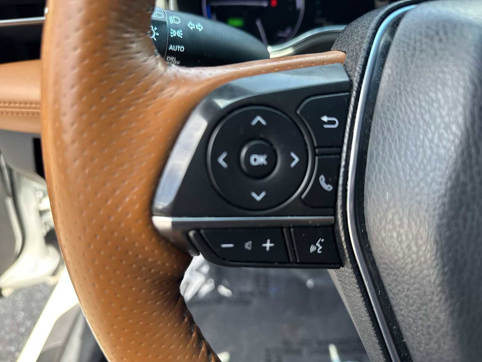 Used 2020 Toyota Avalon Limited FWD image 23