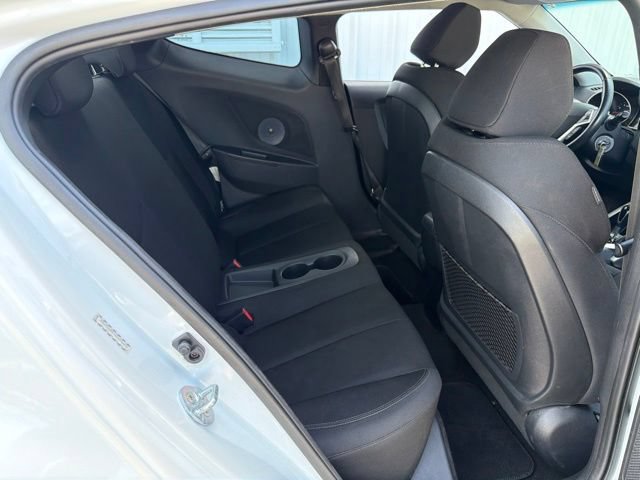 Used 2017 Hyundai Veloster FWD image 18