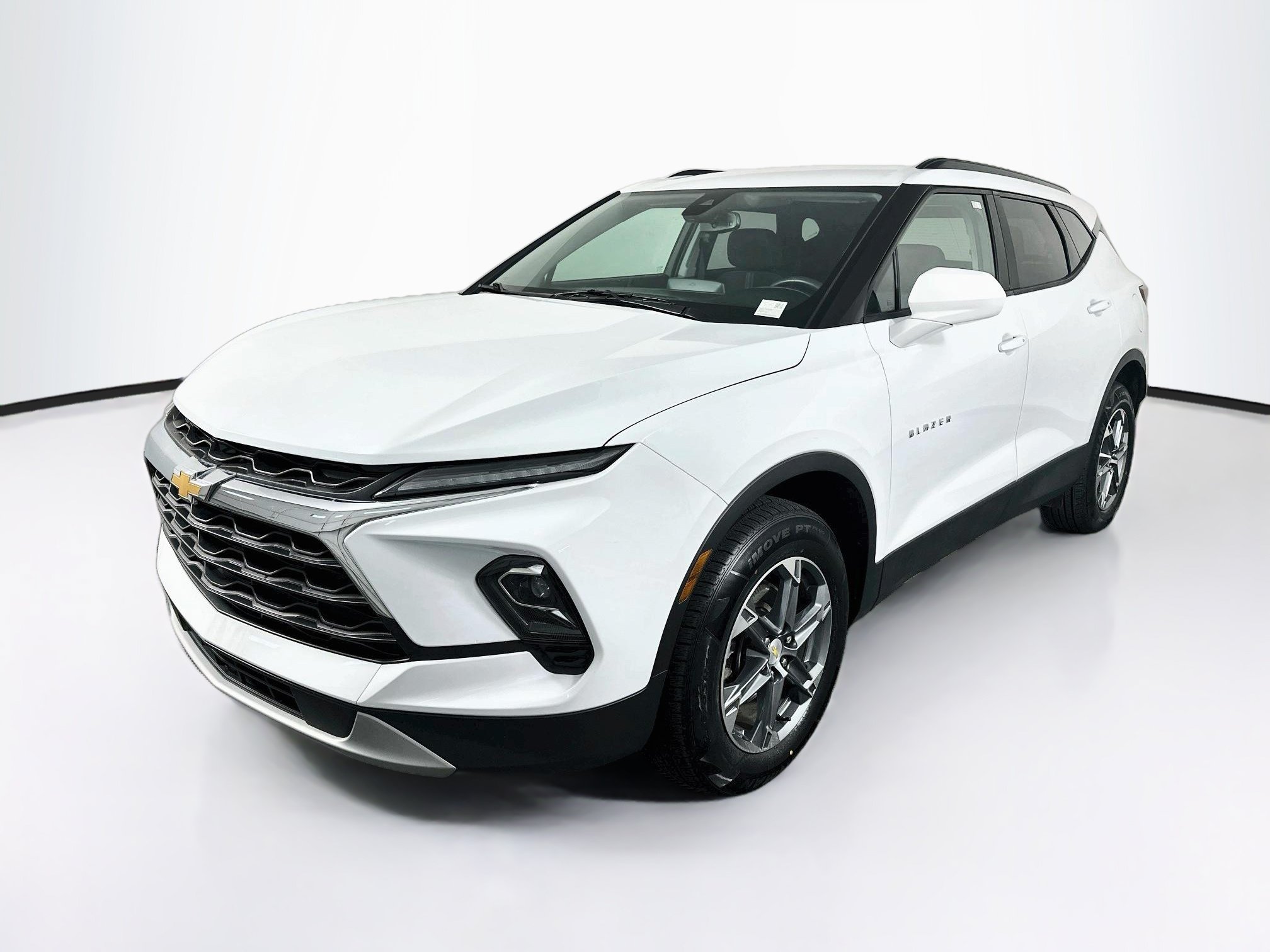 Used 2024 Chevrolet Blazer LT w/ Convenience Package FWD image 3