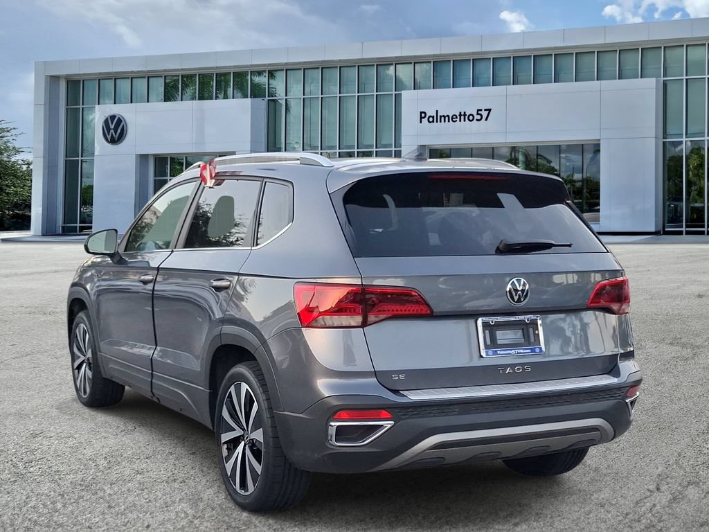 Used 2022 Volkswagen Taos SE w/ Panoramic Sunroof Package FWD image 4