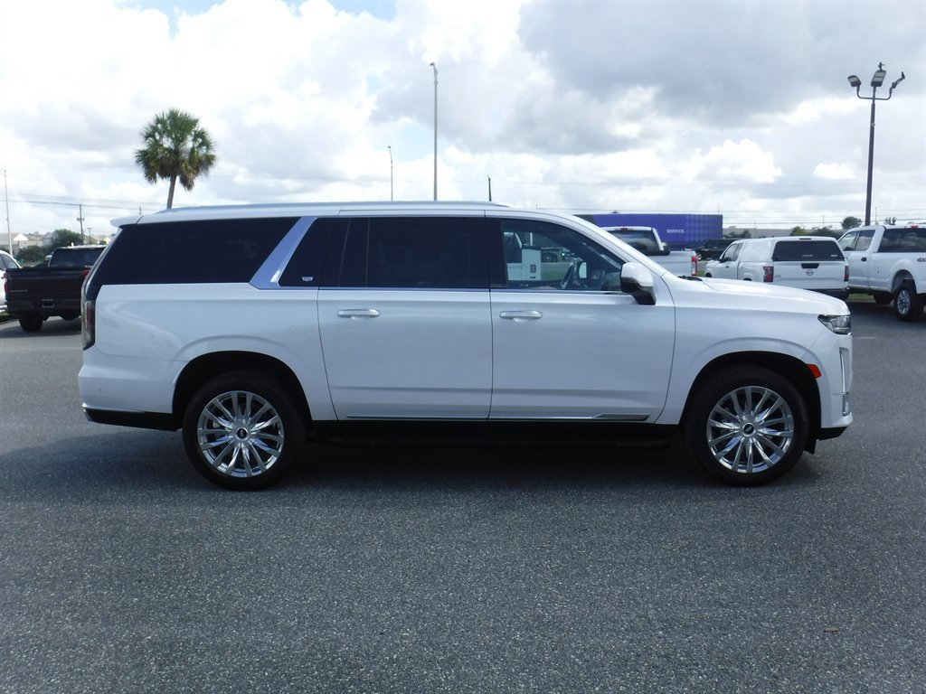 Used 2023 Cadillac Escalade ESV Premium Luxury image 3