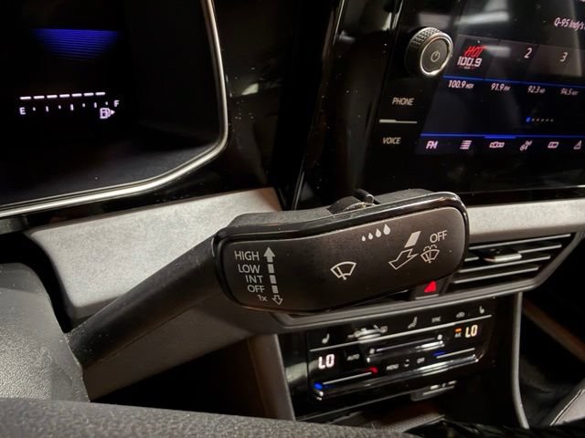 Used 2025 Volkswagen Jetta SE FWD image 32