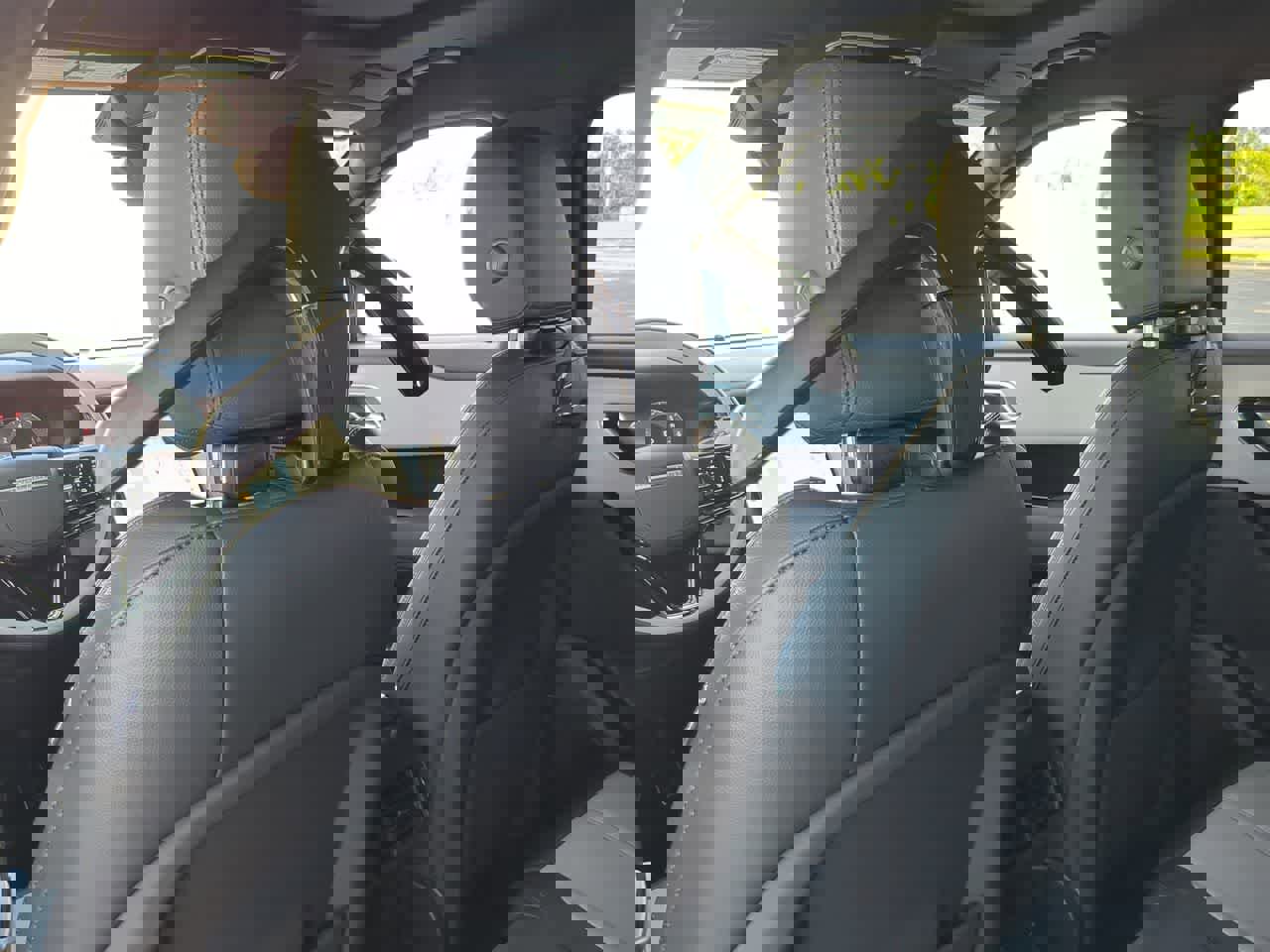 New 2026 Land Rover Range Rover Velar Dynamic SE image 19