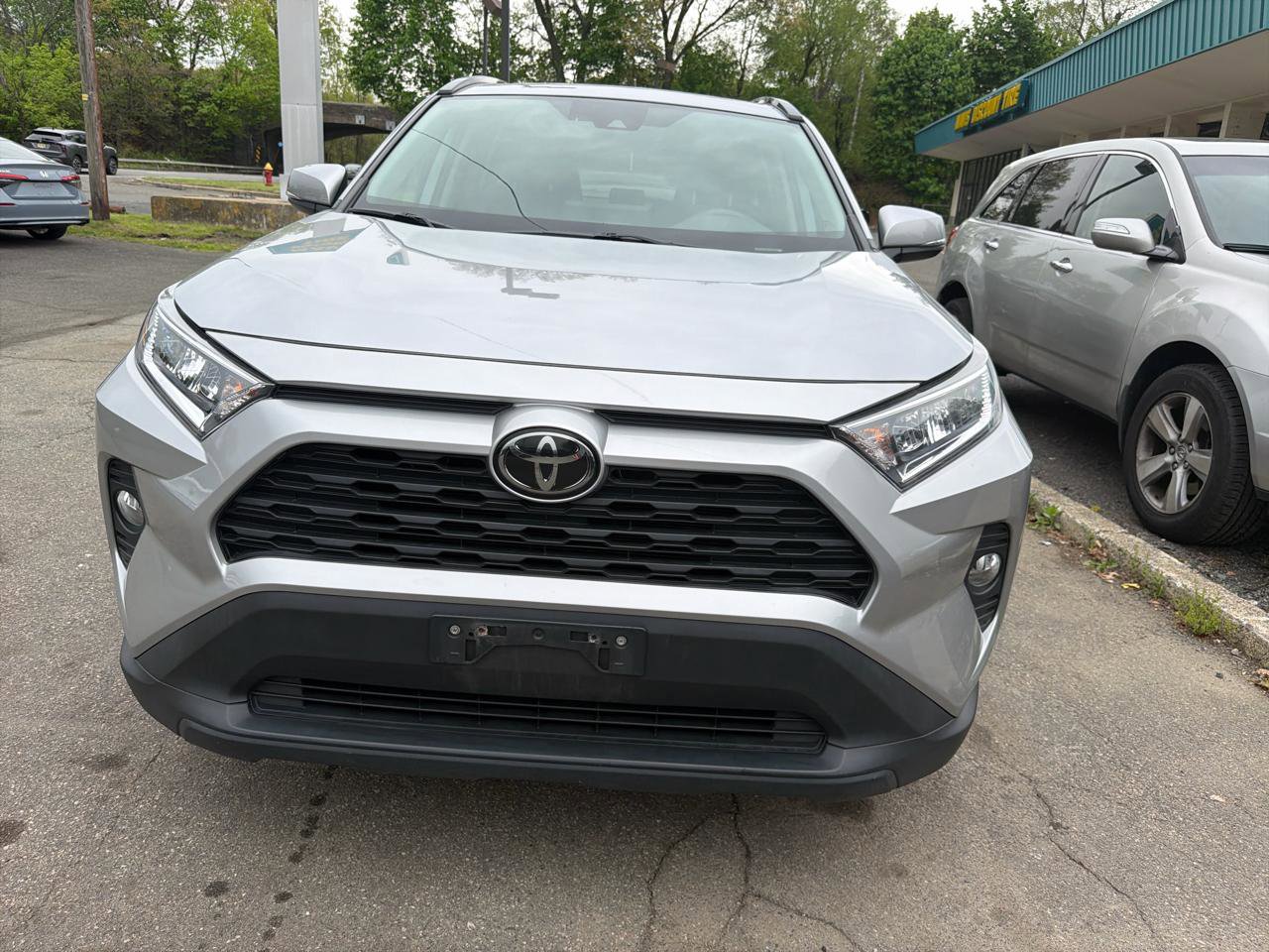 Used 2019 Toyota RAV4 XLE w/ Convenience Package AWD/4WD image 2