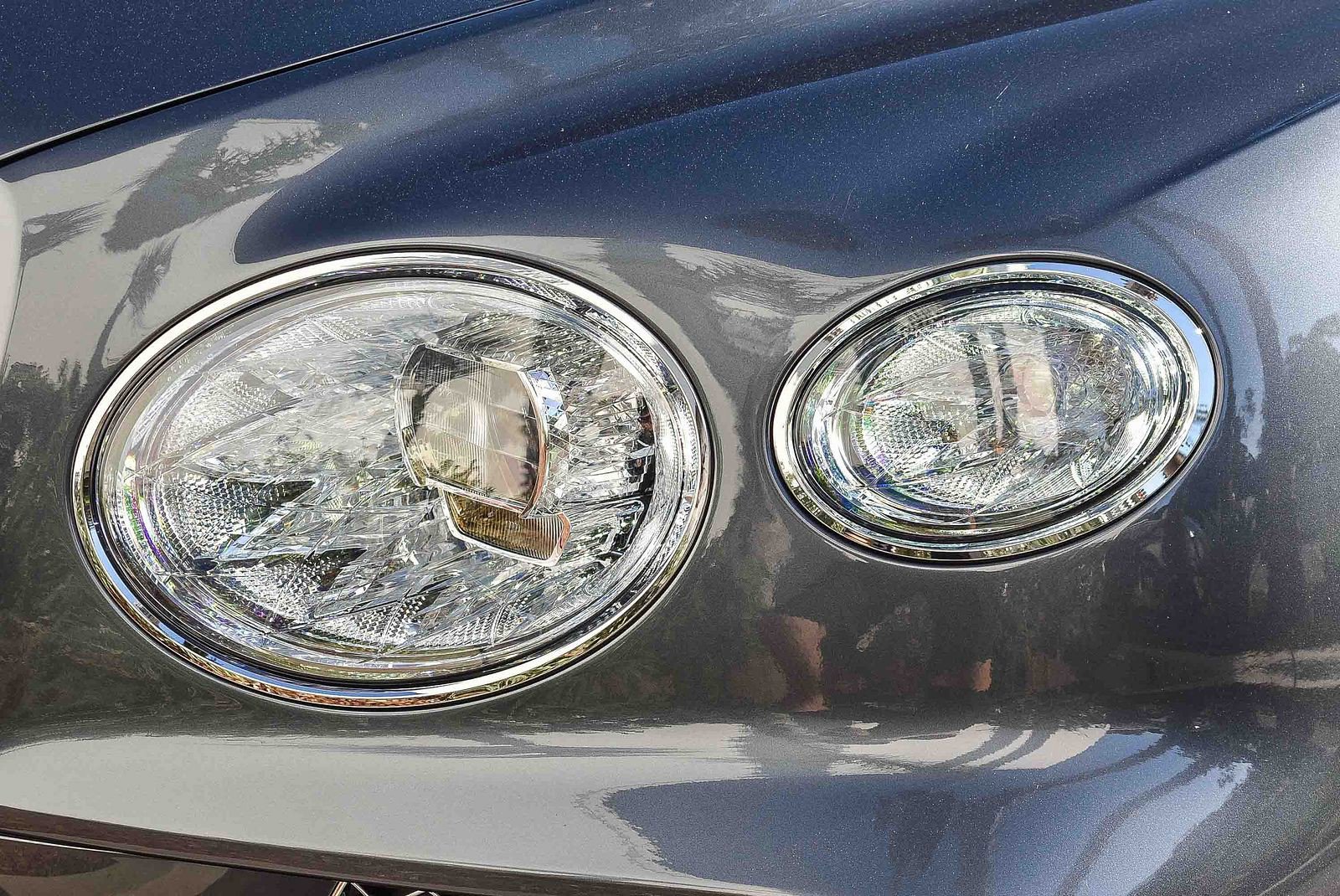 Used 2025 Bentley Bentayga Extended Wheelbase image 12