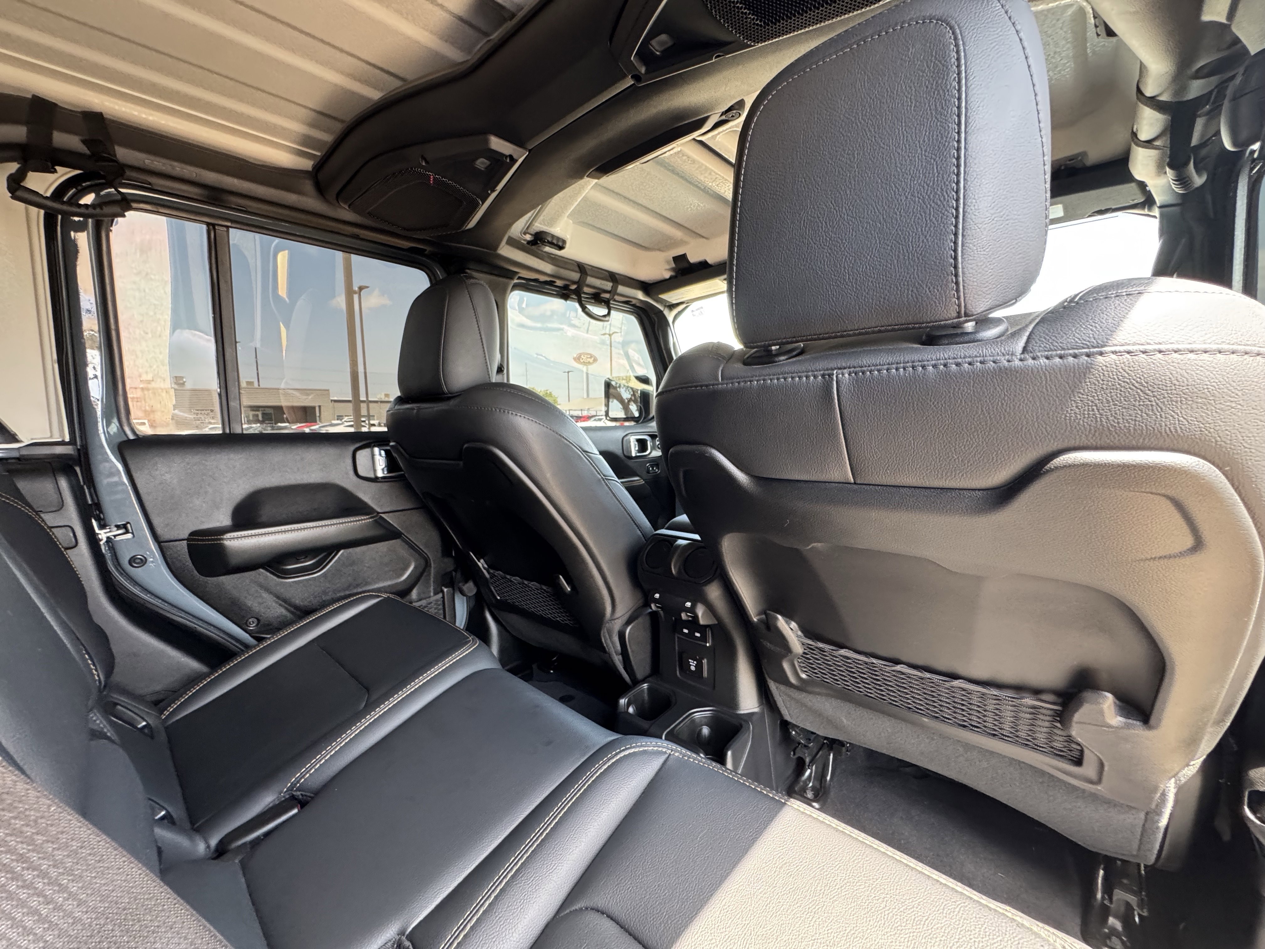 Used 2025 Jeep Gladiator Sport image 31