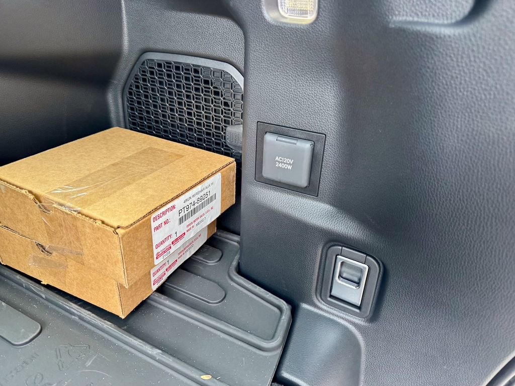 Used 2025 Toyota 4Runner Trailhunter image 17