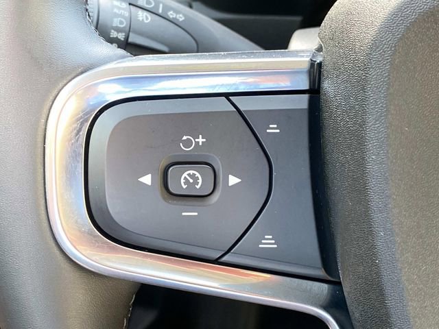 Used 2023 Volvo XC40 B5 Plus image 18