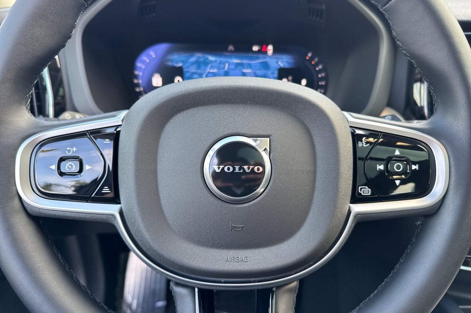 Certified 2026 Volvo XC60 B5 Plus w/ Climate Package PRO image 25