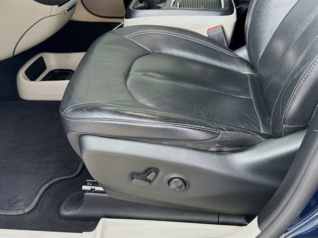 Used 2022 Chrysler Pacifica Touring-L AWD/4WD image 18