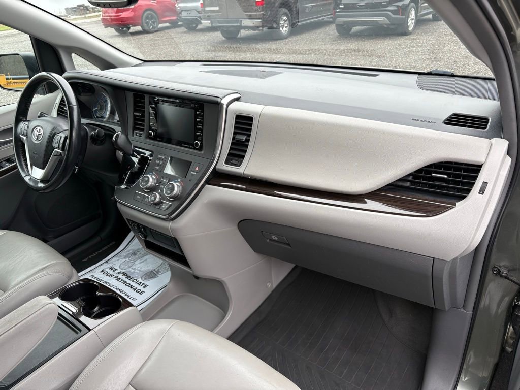 Used 2019 Toyota Sienna XLE FWD image 17