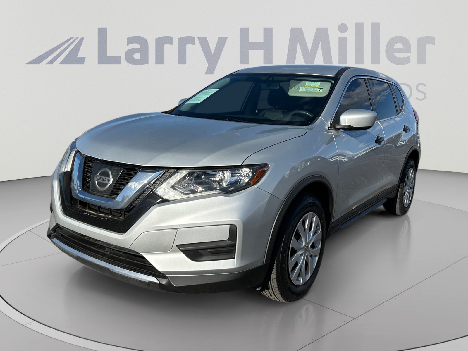 Used 2017 Nissan Rogue S AWD/4WD image 1
