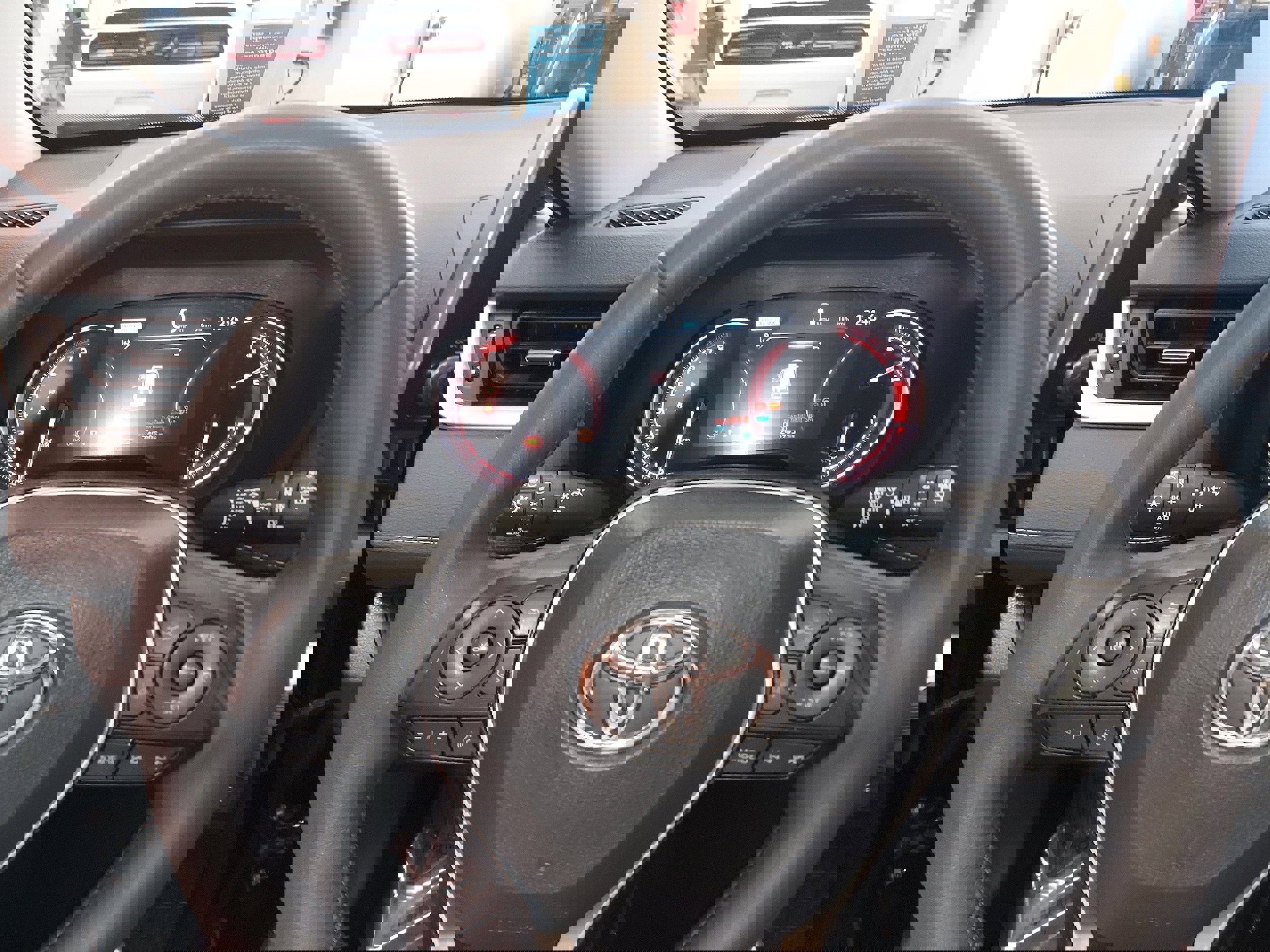 Used 2023 Toyota RAV4 XLE Premium image 17