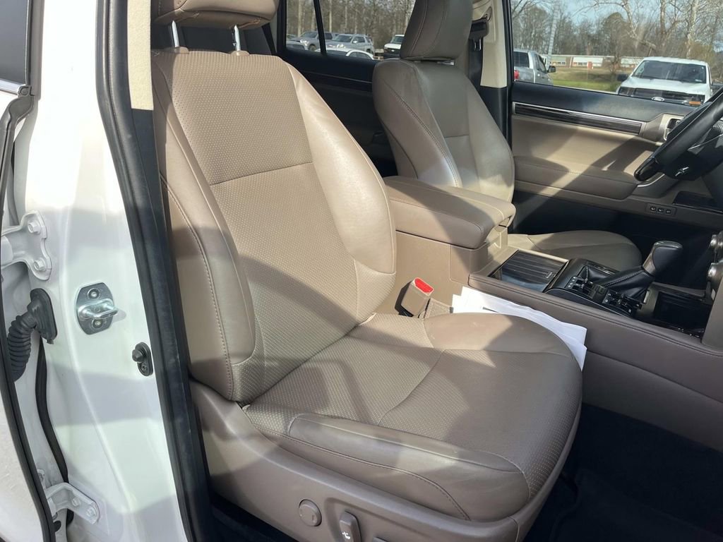 Used 2021 Lexus GX 460 Luxury w/ Sport Design Package image 26