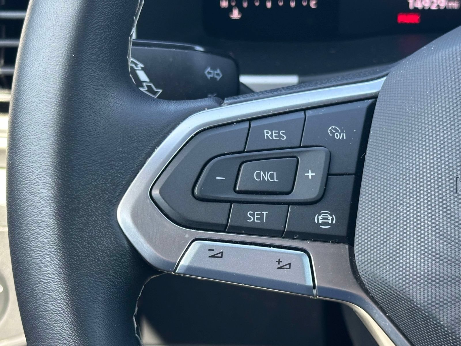 Certified 2023 Volkswagen Atlas Cross Sport SE AWD/4WD image 22