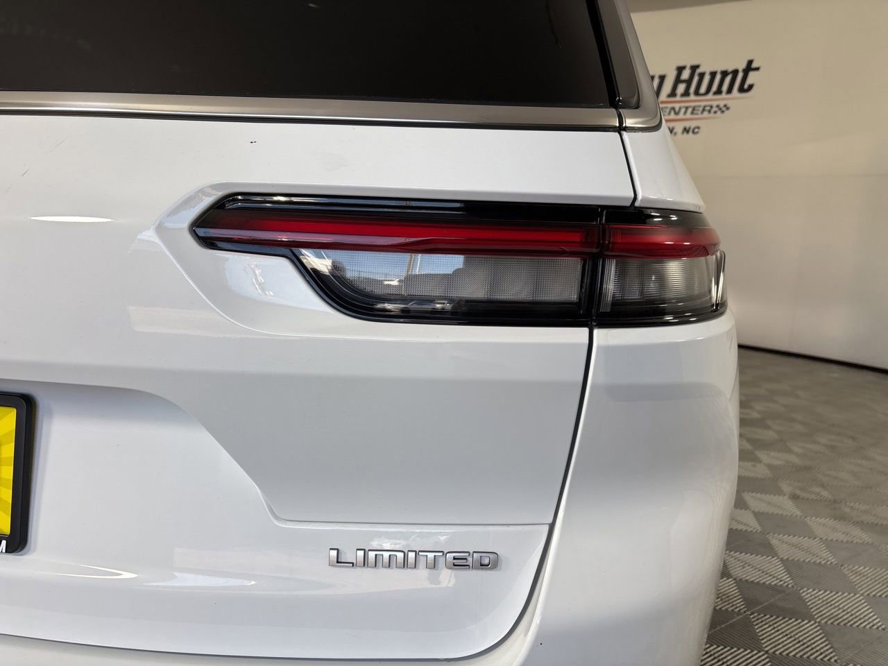 Used 2024 Jeep Grand Cherokee L Limited w/ Luxury Tech Group II image 35