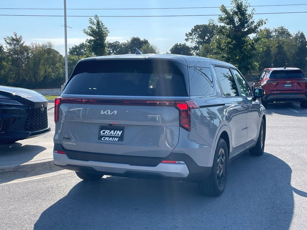 New 2027 Kia Carnival FWD image 7