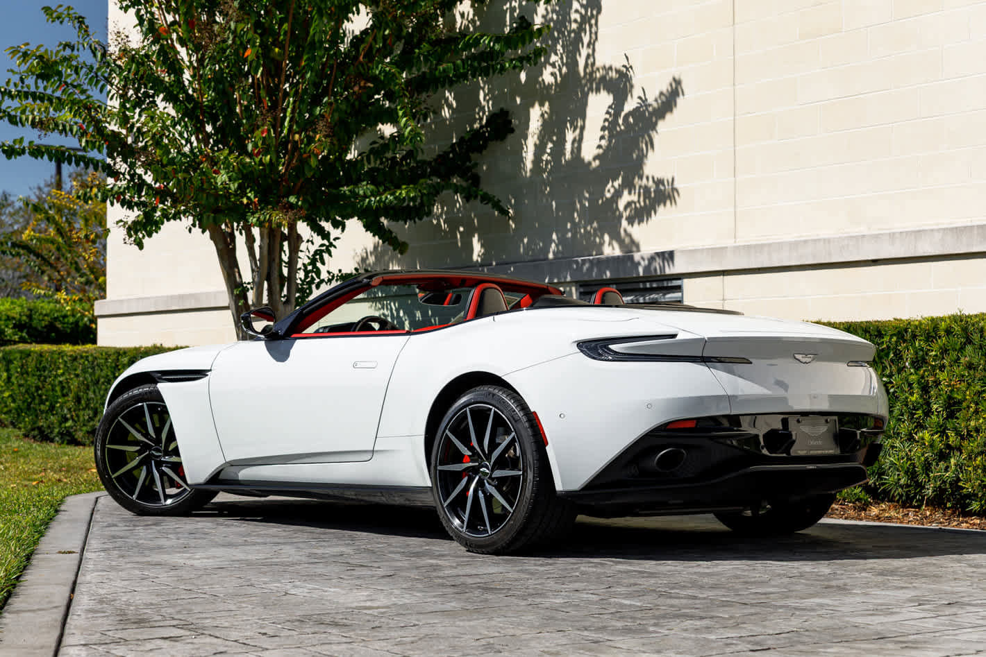 Used 2019 Aston Martin DB11 Volante image 34