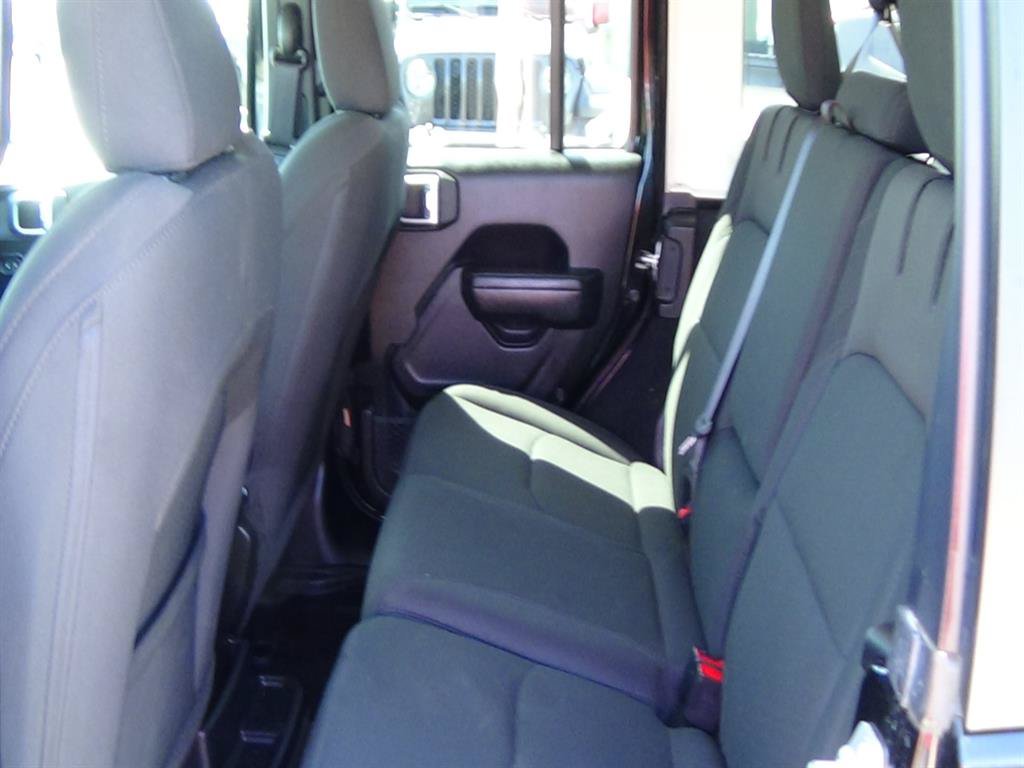 Used 2023 Jeep Wrangler Unlimited Sahara AWD/4WD image 12