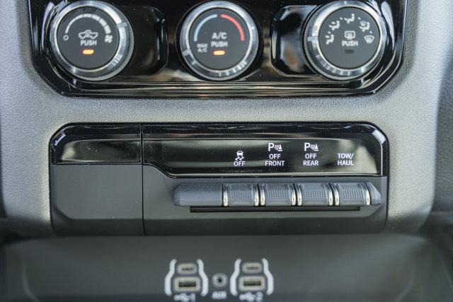 New 2026 RAM 1500 Express AWD/4WD image 33