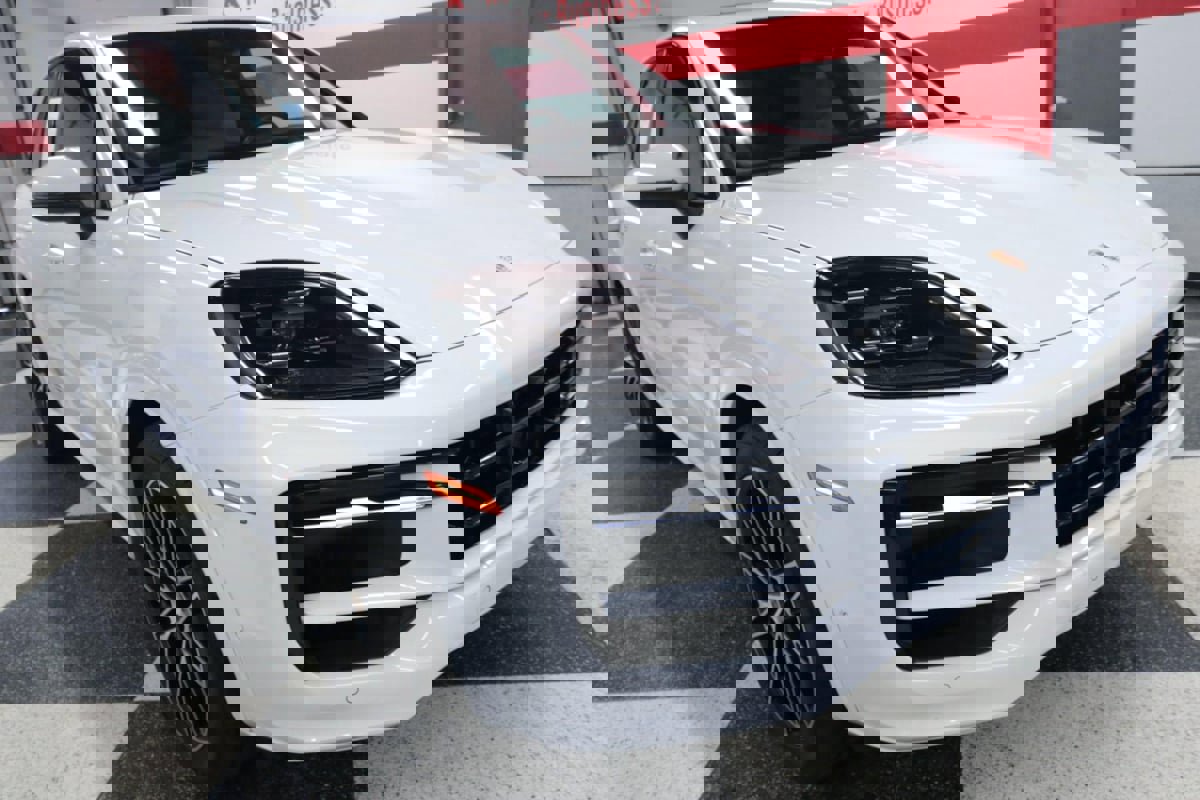 Used 2024 Porsche Cayenne AWD/4WD image 38