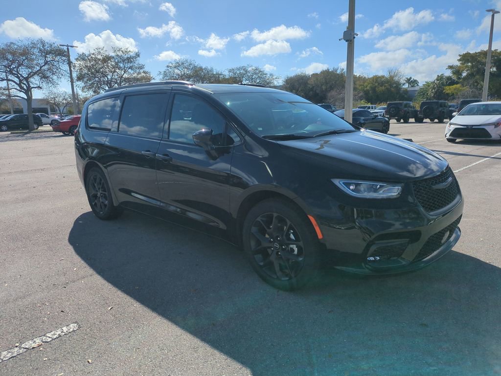 New 2026 Chrysler Pacifica Limited image 2