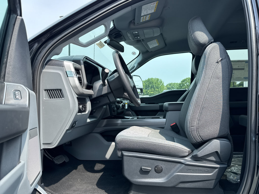 New 2026 Ford F250 XLT w/ XLT Premium Package AWD/4WD image 5