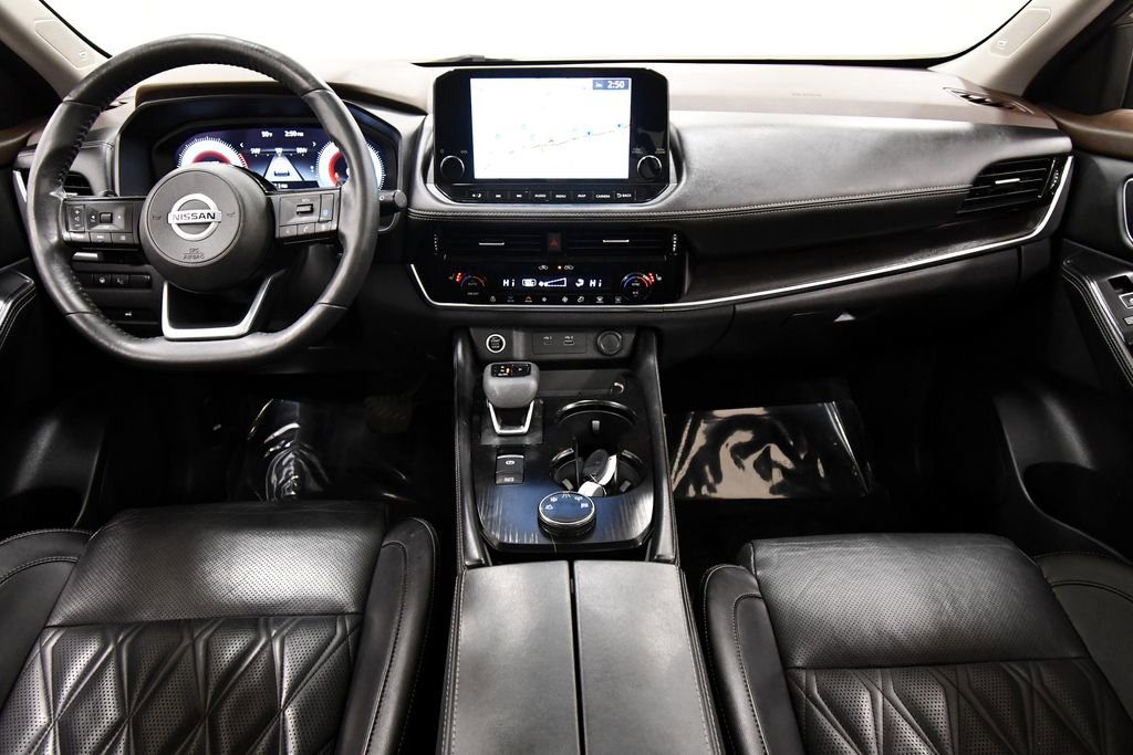 Used 2021 Nissan Rogue Platinum image 3