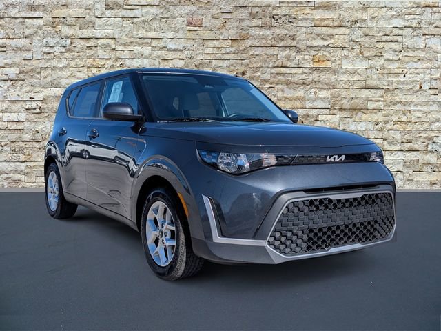 Used 2023 Kia Soul LX w/ LX Technology Package image 1