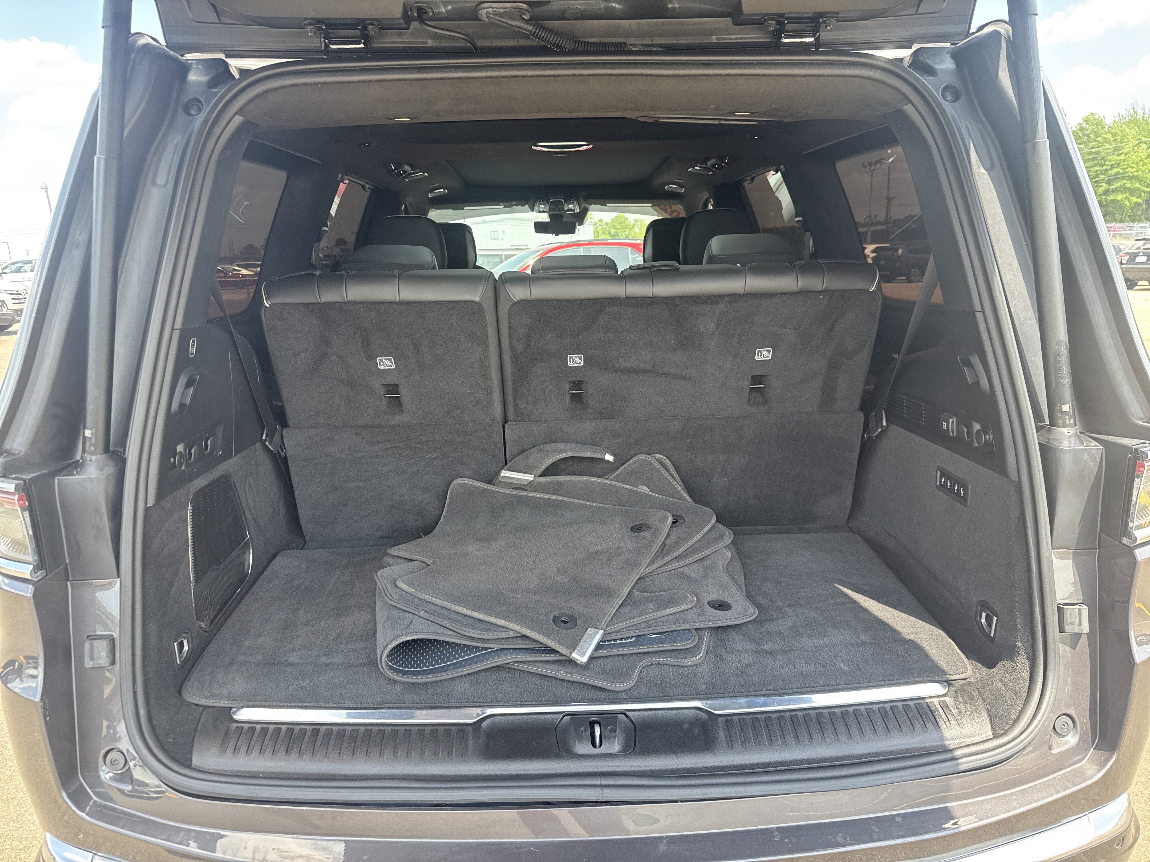 Used 2023 Jeep Grand Wagoneer Series III AWD/4WD image 8